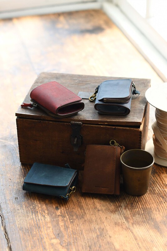 OIL WAX LEATHER SHORT WALLET