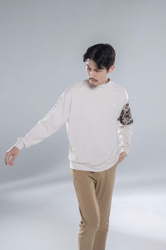 STRETCH PREMIUM CAMO MOCK NECK