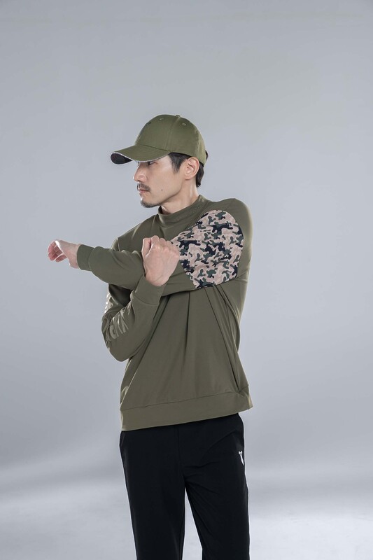 STRETCH PREMIUM CAMO MOCK NECK